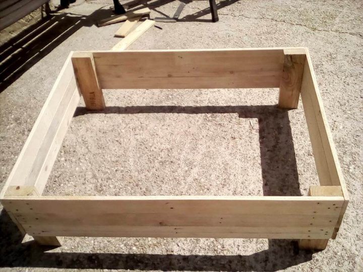 DIY Wooden Pallet Dog Bed