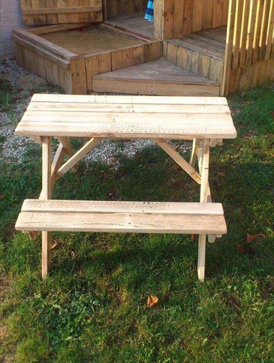 Build Pallet Picnic Table with Backrest