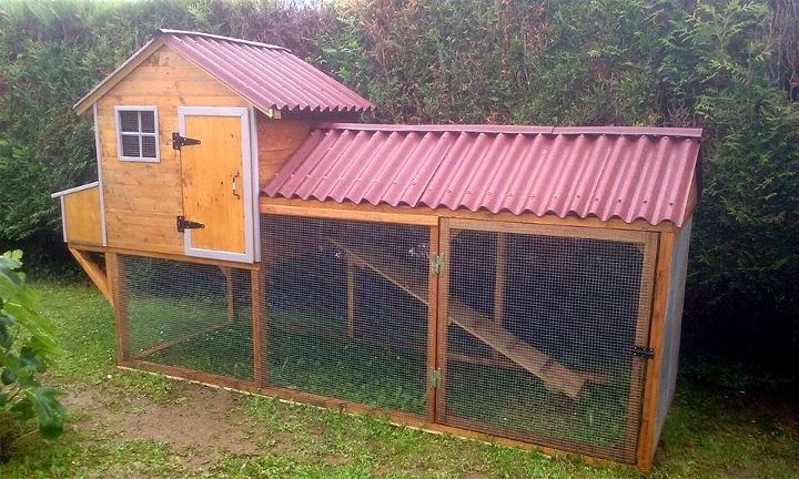 upcycled pallet hen house