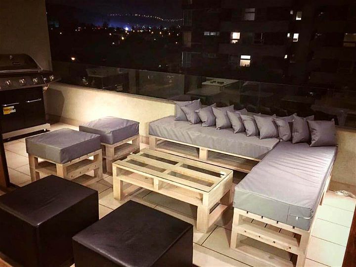 stylish and large pallet terrace seating