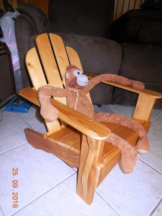 DIY Upcycled Pallet Adirondack Chair