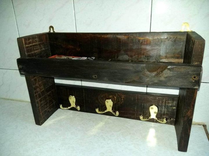 Upcycled Pallet Key Rack with Shelf