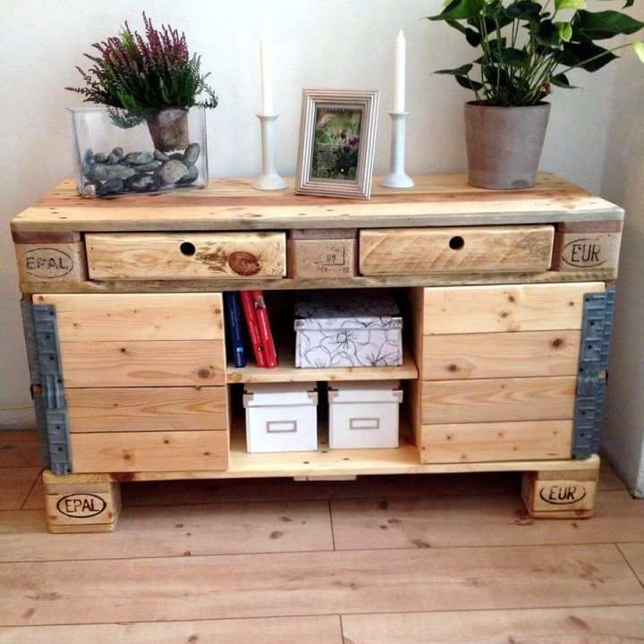 DIY Pallet Sideboard with Drawers &