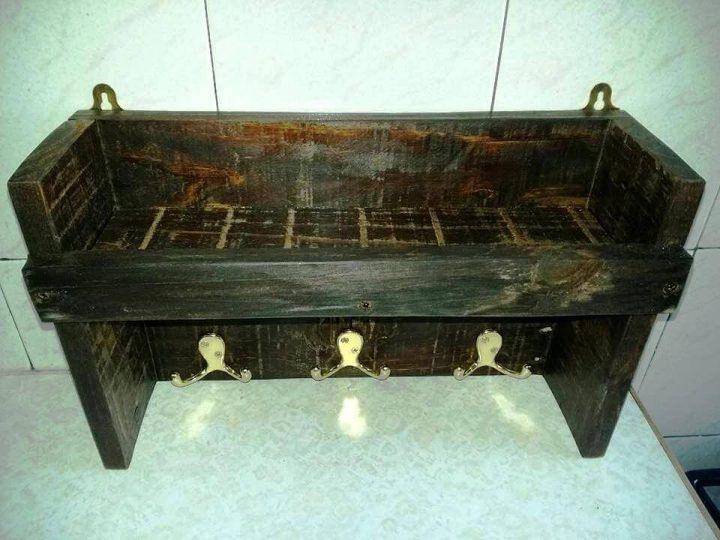 Upcycled Pallet Key Rack with Shelf
