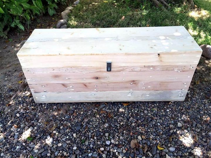 Recycled pallet trunk 