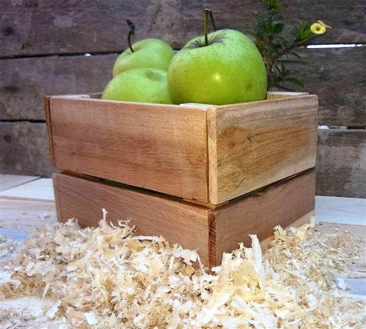 reclaimed pallet box for fruit or bred