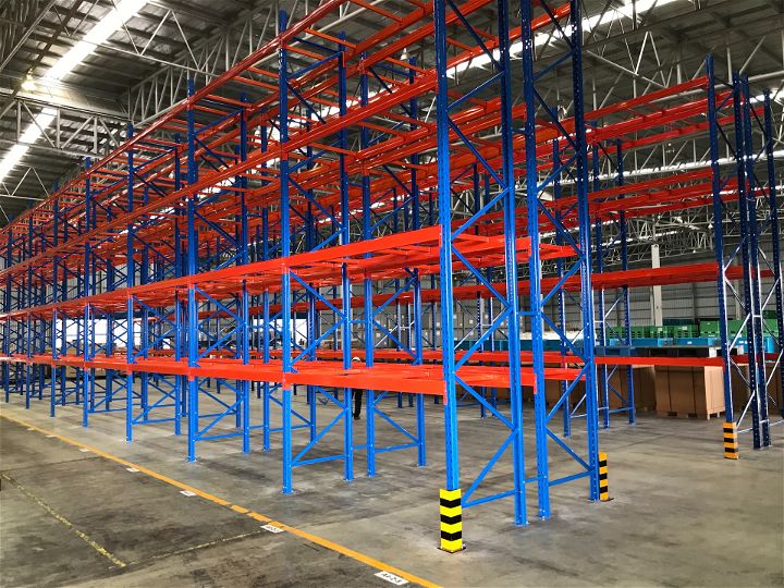 Avoid Pallet Racking Hazards and Risks by Taking These Steps